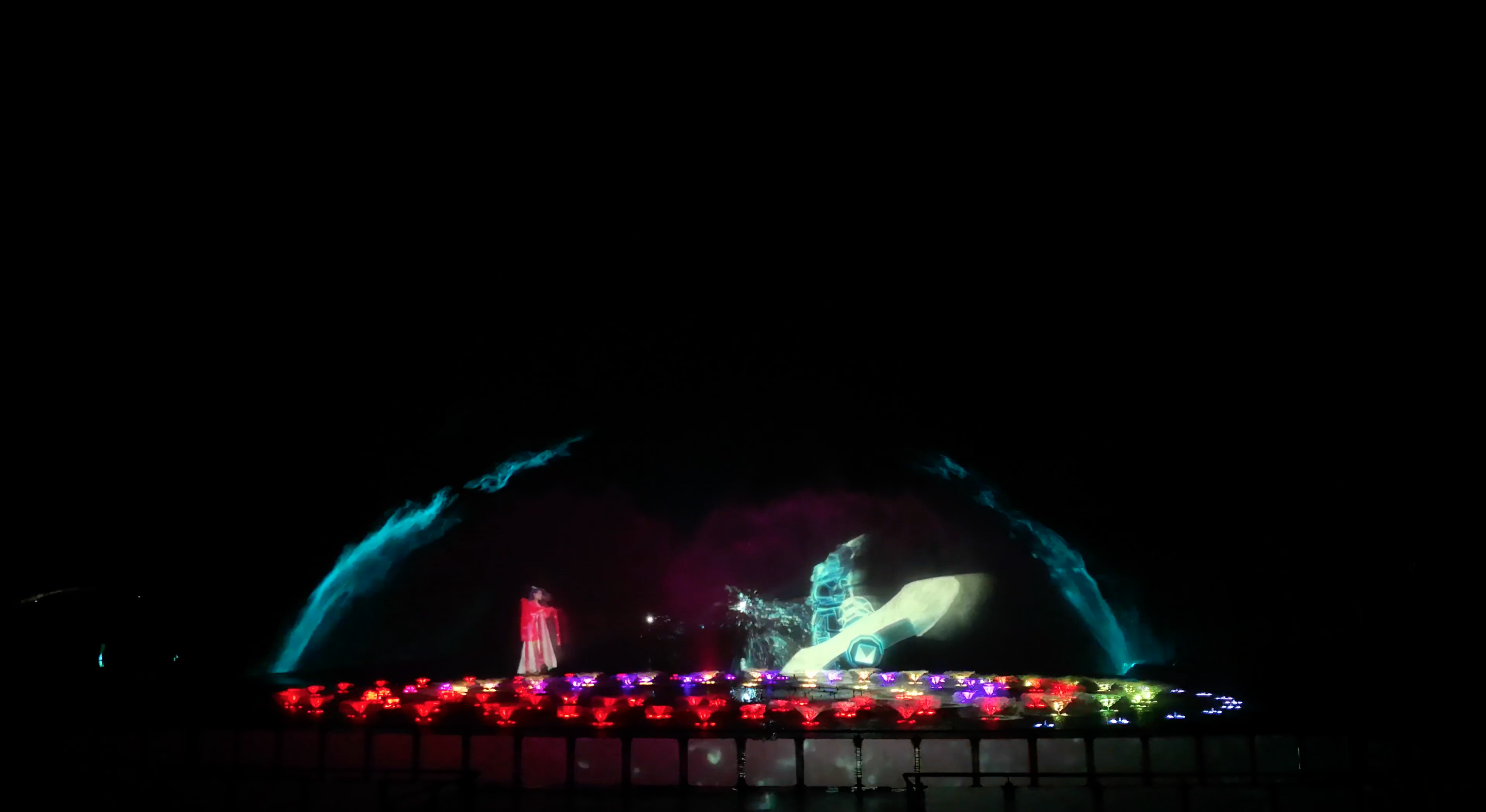 由白寶強導(dǎo)演的蓮花湖圣蓮華彩水水舞光影秀在達州蓮花湖上演(圖11)