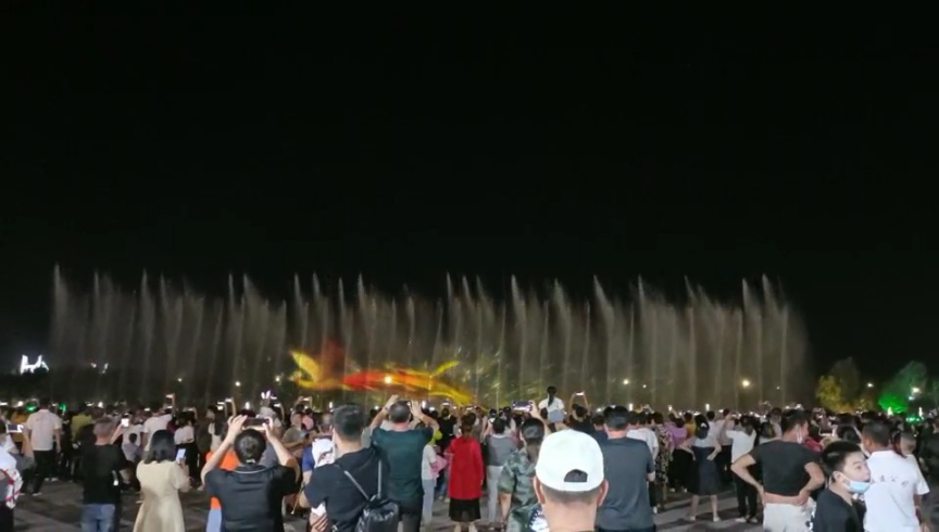 可克達(dá)拉朱雀湖5D全息水舞秀-《朱雀湖夜曲》上演啦!(圖5) 可克達(dá)拉朱雀湖5D全息水舞秀-《朱雀湖夜曲》上演啦!(圖5)